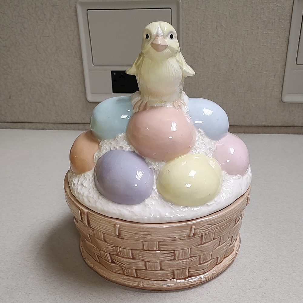 2 Piece Ceramic Easter Egg Basket With Chick